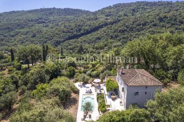 Maison de luxe à vendre à Châteauneuf-Grasse, 1 100 000 €, Photo 1