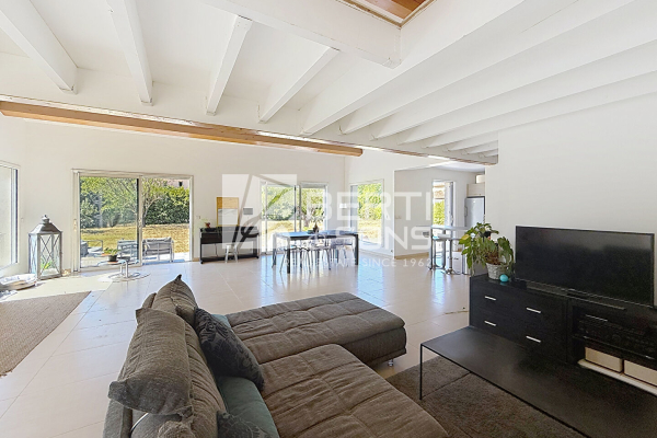 Maison de luxe à vendre à Châteauneuf-Grasse, 700 000 €, Photo 2