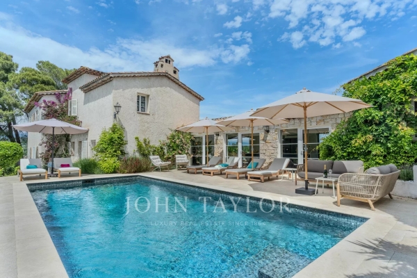 Maison de luxe à louer à Valbonne, 12 500 €, Photo 1
