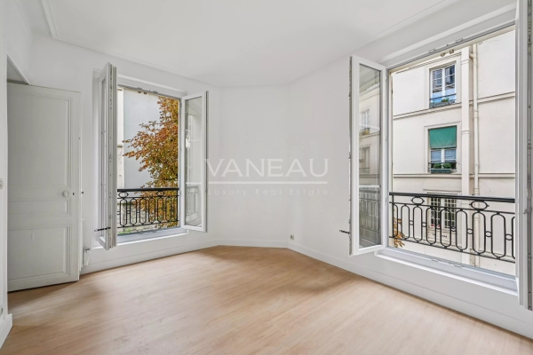 Luxury Apartment for sale in Paris 7Ème, 750 000 €, Photo 1