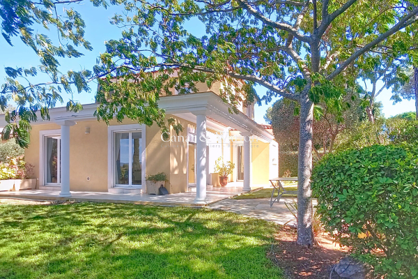 Maison de luxe à vendre à Saint-Raphaël, 869 000 €, Photo 1