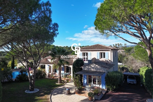 Maison de luxe à vendre à Fréjus, 765 000 €, Photo 1