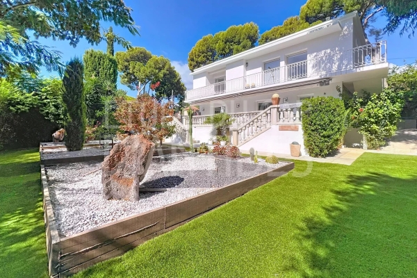 Maison de luxe à vendre à Cap d'Antibes, 2 300 000 €, Photo 1