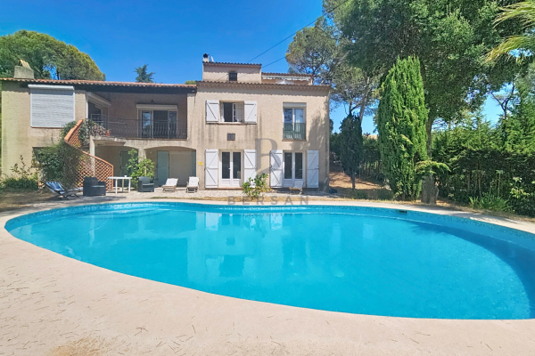 Maison de luxe à vendre à Saint-Raphaël, 1 095 000 €, Photo 1