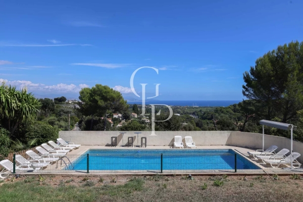 Maison de luxe à vendre à Antibes, 1 575 000 €, Photo 1