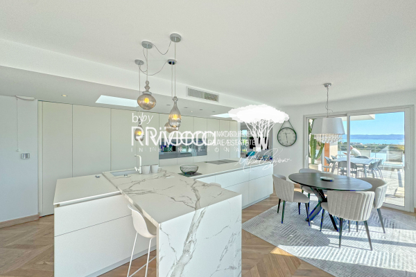 Luxury Apartment for sale in Cavalaire-sur-Mer, 1 404 000 €, Photo 5