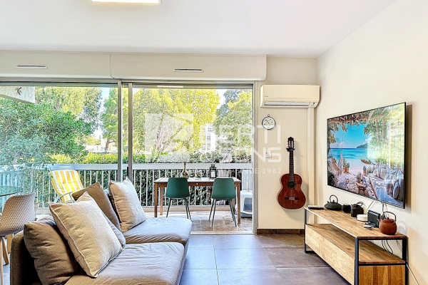Luxury Apartment for sale in Mandelieu-la-Napoule, 299 000 €, Photo 3