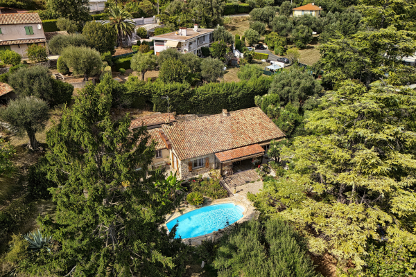 Maison de luxe à vendre à Vence, 1 095 000 €, Photo 2