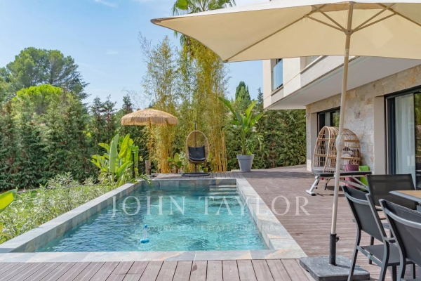 Maison de luxe à louer à Mougins, 10 850 €, Photo 2