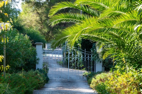 Luxury House for sale in Carqueiranne, 2 470 000 €, Photo 1