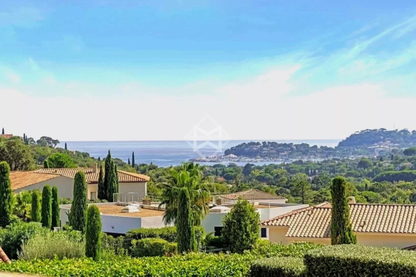 Maison de luxe à vendre à Cavalaire-sur-Mer, 2 395 000 €, Photo 1
