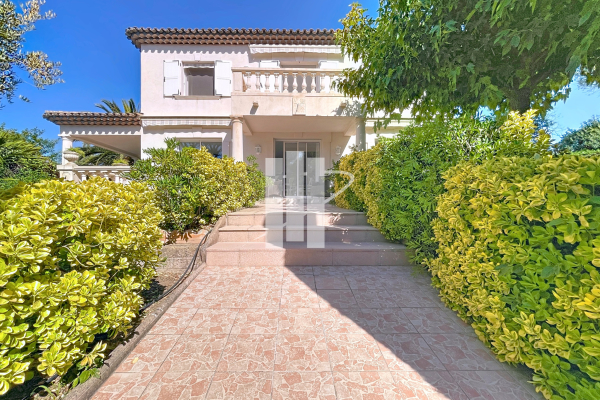 Maison de luxe à vendre à Saint-Raphaël, 978 000 €, Photo 1