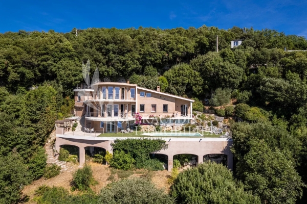 Maison de luxe à vendre à Grasse, 1 050 000 €, Photo 1