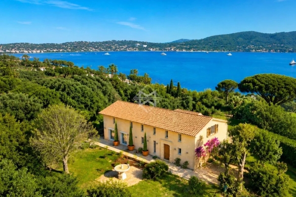 Maison de luxe à louer à Grimaud, 14 000 €, Photo 1