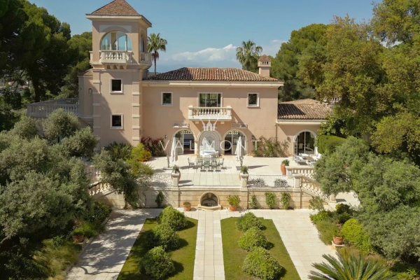 Maison de luxe à louer à Antibes, 250 000 €, Photo 1