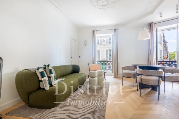 Luxury Apartment for sale in Paris 18ème, 735 000 €, Photo 1