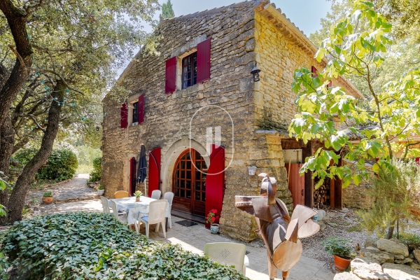 Maison de luxe à vendre à Lacoste, 680 000 €, Photo 1