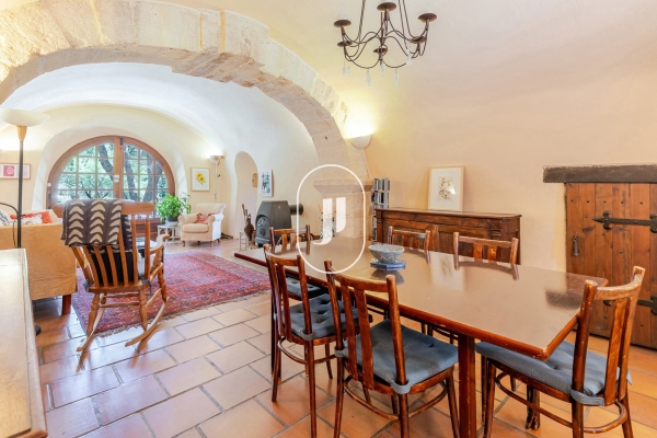 Maison de luxe à vendre à Lacoste, 680 000 €, Photo 3