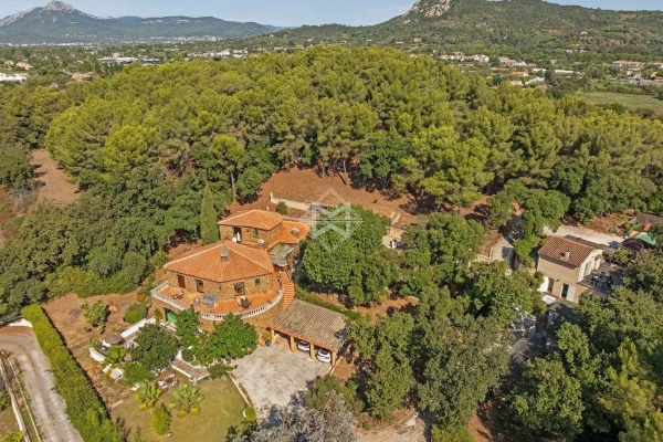 Maison de luxe à vendre à Les Salins d'Hyères, 1 750 000 €, Photo 1