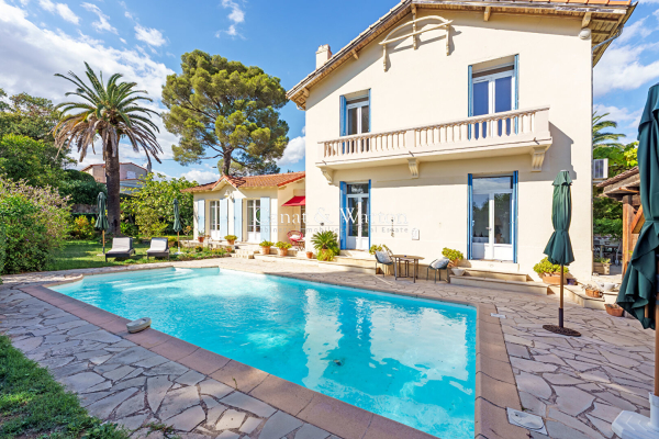 Maison de luxe à vendre à Saint-Raphaël, 1 080 000 €, Photo 1