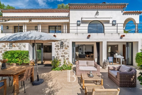 Maison de luxe à vendre à Roquefort-les-Pins, 2 490 000 €, Photo 3