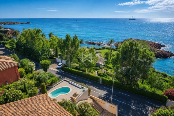 Luxury House for sale in Agay, 925 000 €, Photo 1