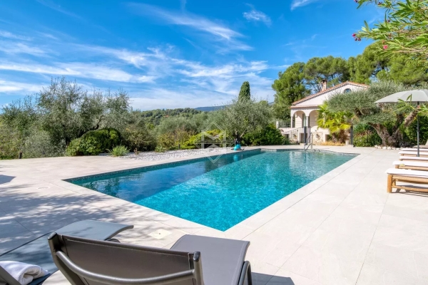 Maison de luxe à vendre à Roquefort-les-Pins, 2 490 000 €, Photo 1