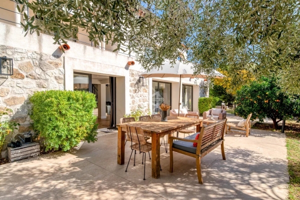 Maison de luxe à vendre à Roquefort-les-Pins, 2 490 000 €, Photo 2