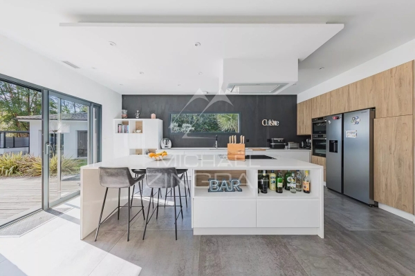 Maison de luxe à vendre à Salles, 1 150 000 €, Photo 4