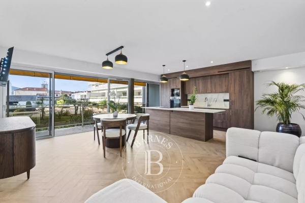 Luxury Apartment for sale in Sainte-Maxime, 735 000 €, Photo 1