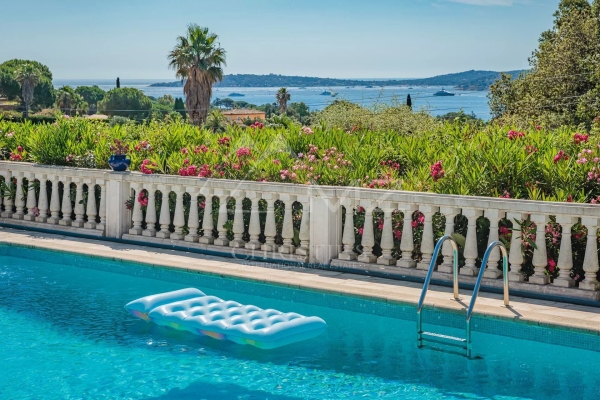 Maison de luxe à vendre à Grimaud, 1 390 000 €, Photo 1