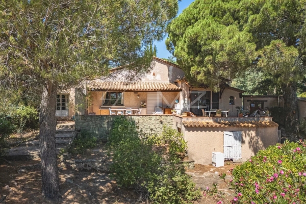 Maison de luxe à vendre à Grimaud, 1 330 000 €, Photo 2