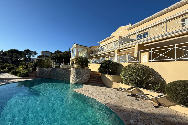 Luxury Apartment for sale in Saint-Raphaël, 890 000 €, Photo 2