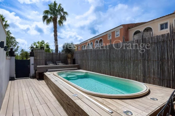 Luxury Apartment for sale in Grimaud, 748 000 €, Photo 1