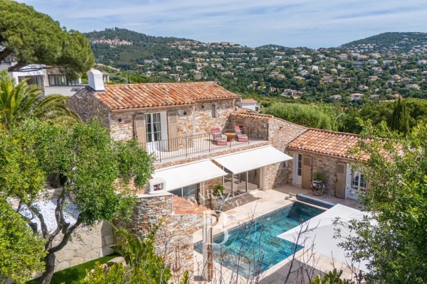 Luxury House for rental in Les Issambres, 8 000 €, Photo 1