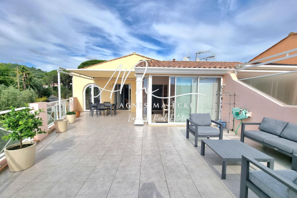 Luxury Apartment for sale in Cavalaire-sur-Mer, 799 000 €, Photo 1