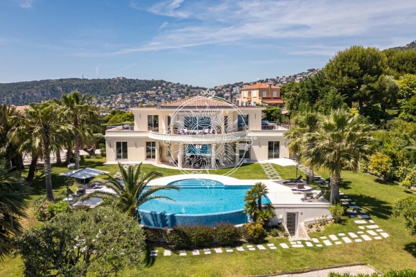 Luxury House for rental in Beaulieu-sur-Mer, 0 €, Photo 1