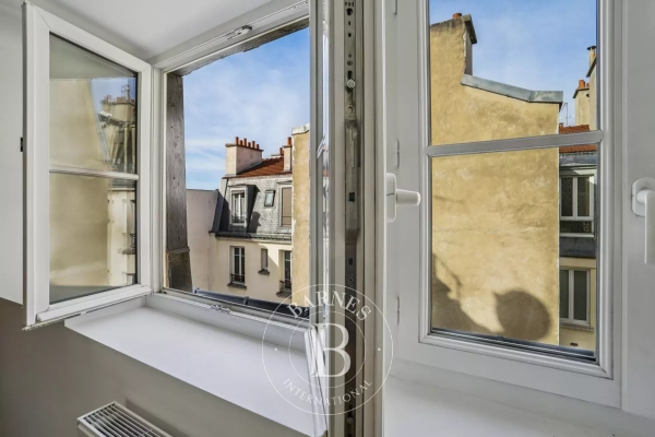 Luxury Apartment for sale in Paris 10ème, 480 000 €, Photo 2