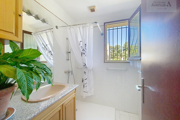 Maison de luxe à vendre à Sanary-sur-Mer, 680 000 €, Photo 4