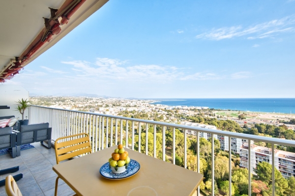 Luxury Apartment for sale in Cagnes-sur-Mer, 716 000 €, Photo 1