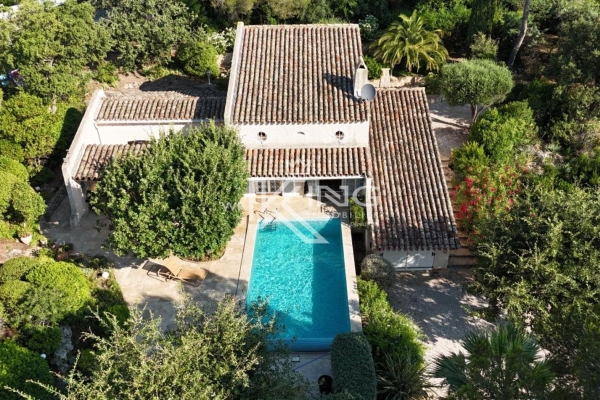 Maison de luxe à vendre à Fréjus, 990 000 €, Photo 1