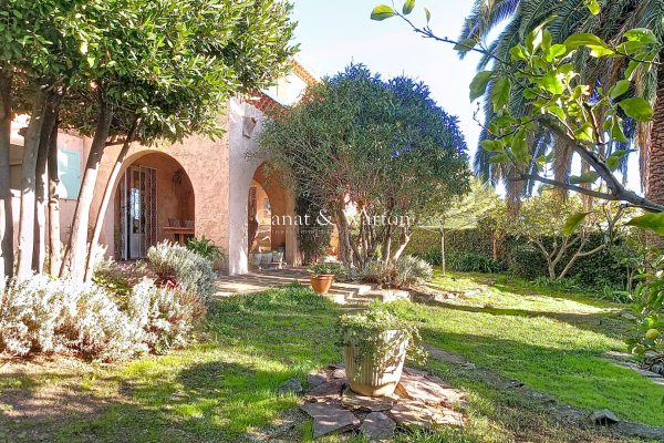 Maison de luxe à vendre à Saint-Raphaël, 649 000 €, Photo 1