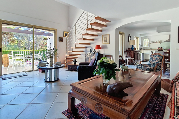 Maison de luxe à vendre à Saint-Raphaël, 988 000 €, Photo 3