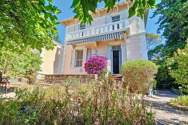 Maison de luxe à vendre à Saint-Raphaël, 677 000 €, Photo 4