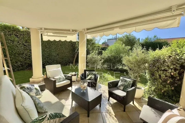 Luxury Apartment for sale in Antibes, 870 000 €, Photo 1