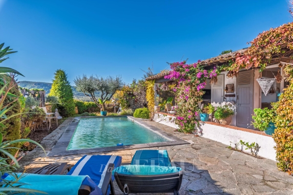 Maison de luxe à vendre à Bagnols-en-Forêt, 450 000 €, Photo 2