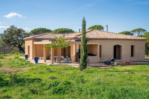 Maison de luxe à vendre à La Garde-Freinet, 1 080 000 €, Photo 1