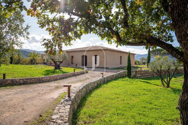 Luxury House for sale in La Garde-Freinet, 999 000 €, Photo 2