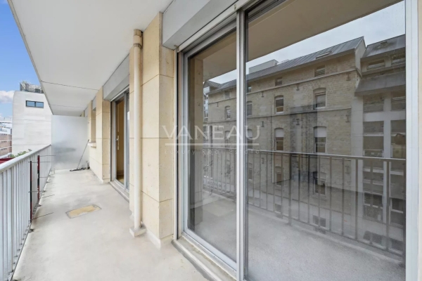 Luxury Apartment for sale in Paris 12Ème, 450 000 €
