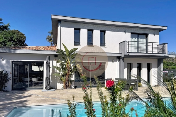 Maison de luxe à vendre à Les Adrets de l'Esterel, 1 120 000 €, Photo 1